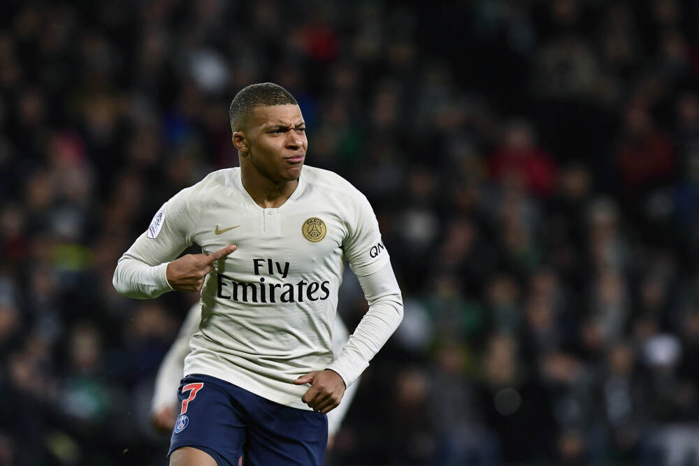 巴里成绩不佳，球迷私信诅咒球员妻子：希望你们全家老小癌症死绝